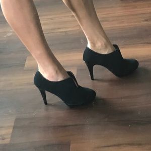 IMPO paneled V-cut top line faux-suede bootie